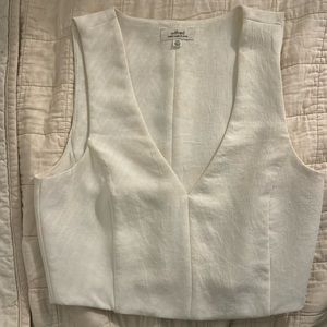 Aritzia Wilfred Dauphine Cropped V Neck Top, Color: White, Size: XXS